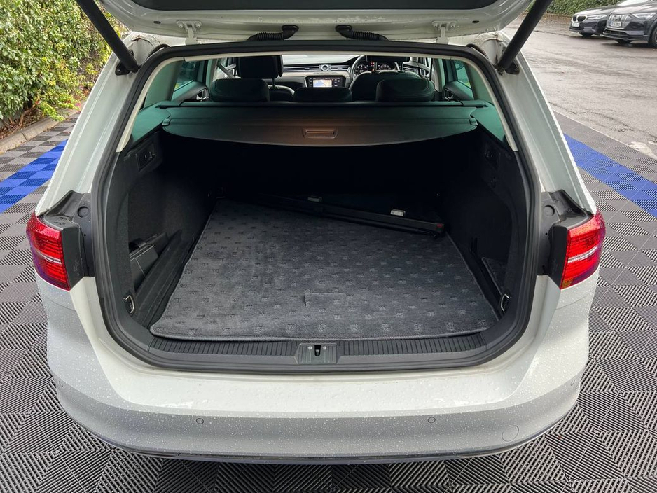 2018 Volkswagen Passat VARIANT HIGHLINE 2.0 TDI * BIG SPEC * // LEATHER POWERED HEATED COOLED SEATS // DRIVER MASSAGE SEAT // 360 PARKING CAMERAS €21,950