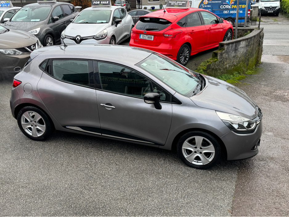 2017 Renault Clio Ideal starter car €10,700