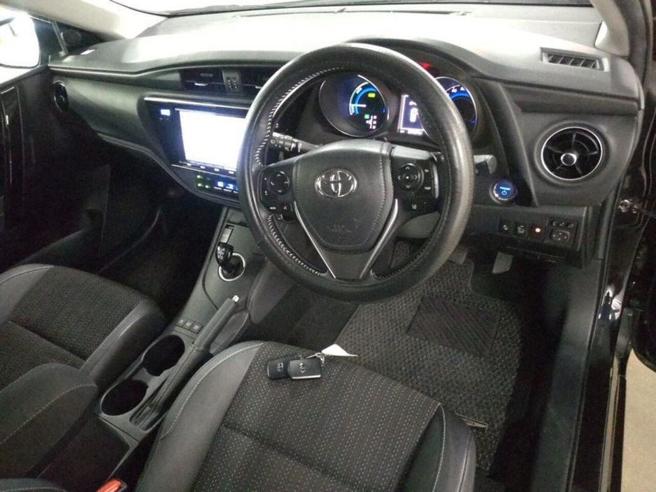 2018 Toyota Auris STANDARD - HYBRID - BLACK HALF LEATHER - FACTORY ALLOYS - REVERSE CAMERA €16,950