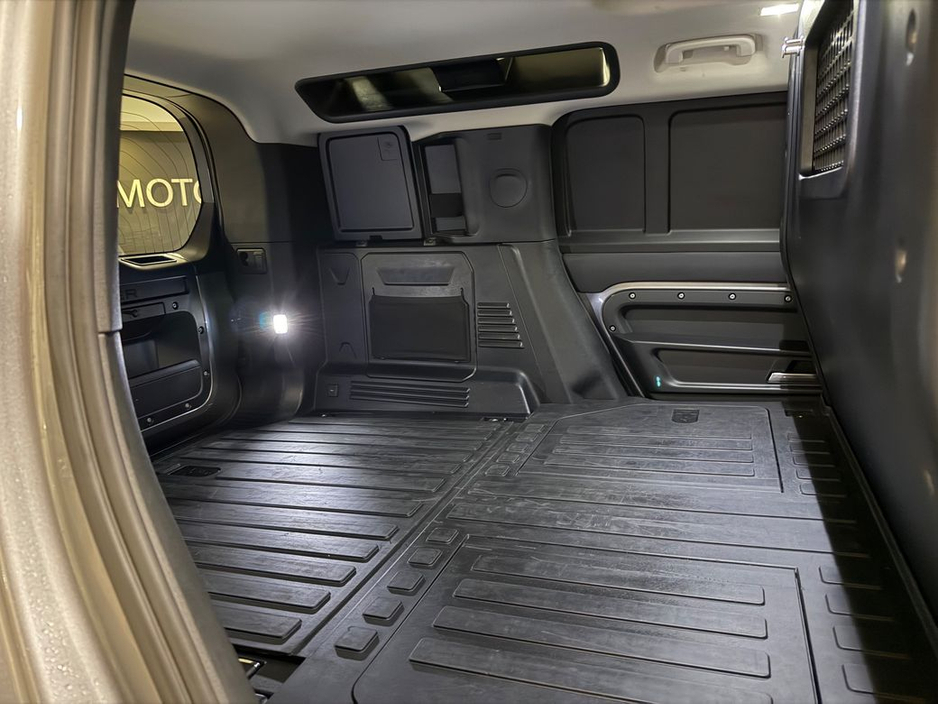 2023 Land Rover Defender 3.0 D300 COMMERCIAL 2 SEATER N1=LOW MILES//HUGE SPEC//1 OWNER=FULL LAND ROVER SERVICE HISTORY=TAILORED FINANCE PACKAGES AVAILABLE=TRADE IN'S WELCOME €64,995