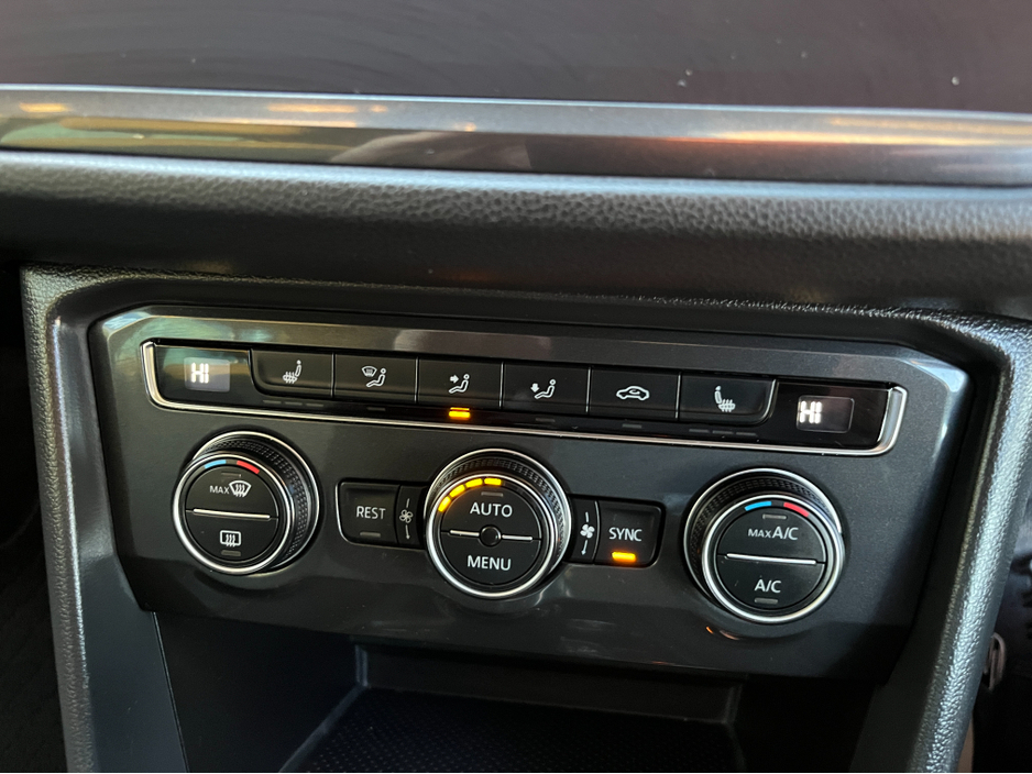 2019 Volkswagen Tiguan HIGHLINE 4MOTION AUTOMATIC 2.0 DIESEL //HIGH SPEC//360 PARKING CAMERAS//FRONT AND REAR HEATED SEATS//POWER TAILGATE//HEAD UP DISPLAY//