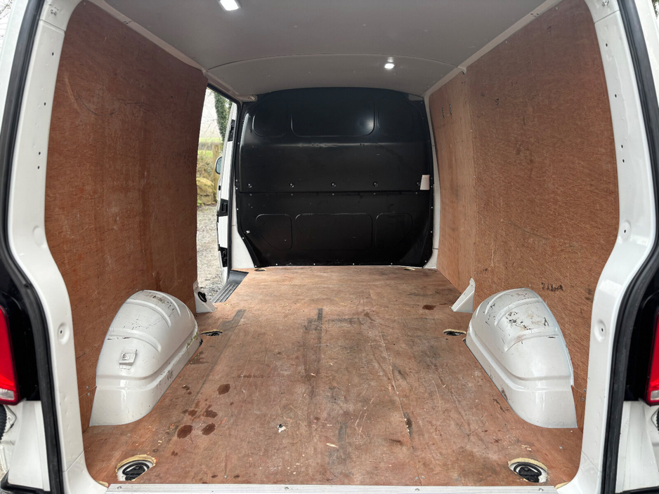 2021 Volkswagen Transporter  €19,998