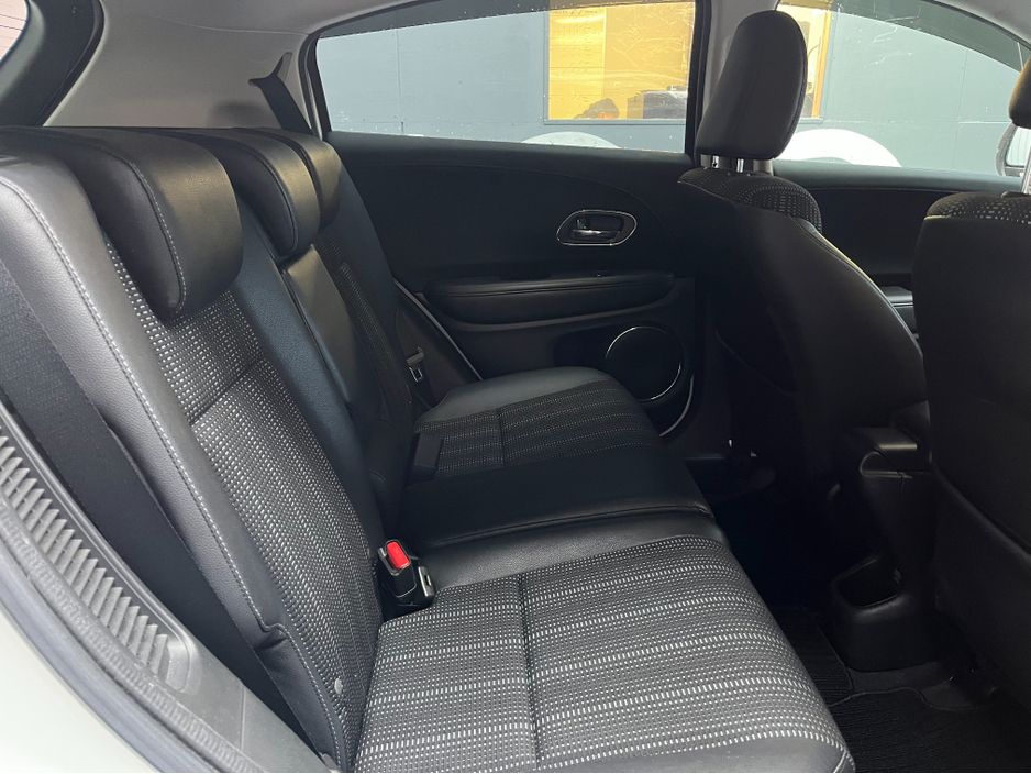 2015 Honda Vezel €15950! 2015 HONDA VEZEL HYBRID Z 1.5 AUTOMATIC / HEATED SEATS / CRUISE CONTROL / REVERSE CAMERA €15,950