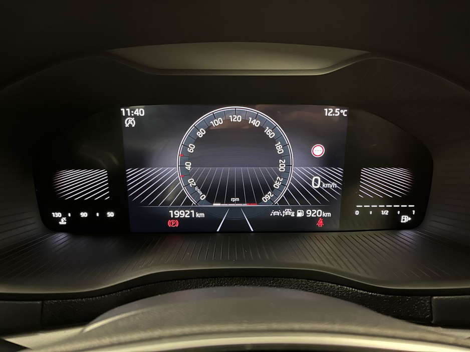 2025 Skoda Karoq Selection 2.0TDI 115BHP - Reversing Camera - Climate Control - Cruise Control - Auto Lights/Wipers - Apple CarPlay/Android Auto €36,950