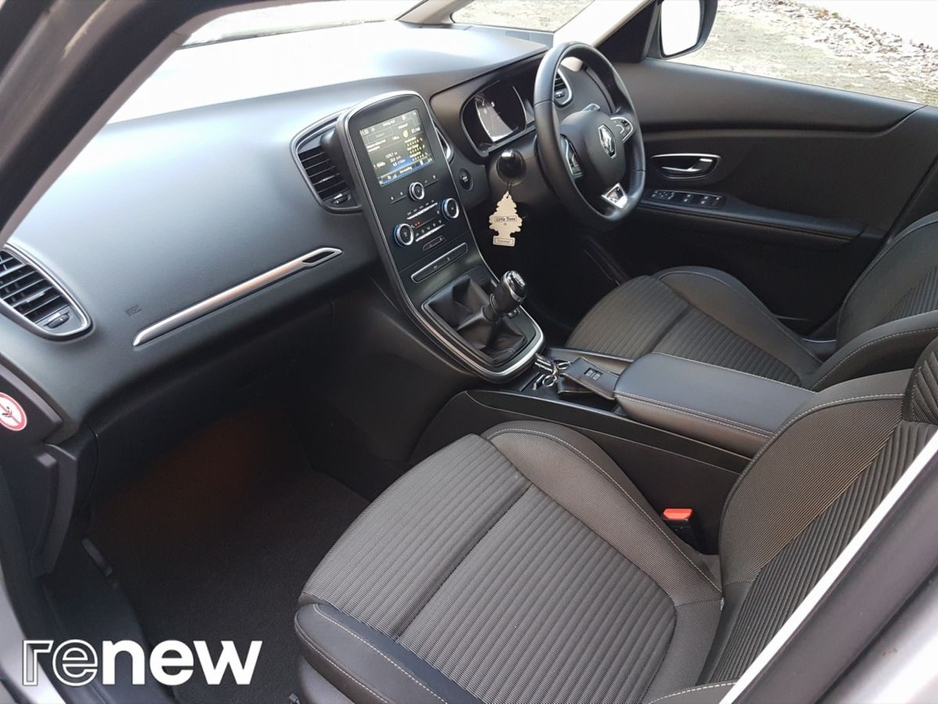 2020 Renault Grand Scenic 1.75 Blue dCi 120 EDC Iconic €21,995