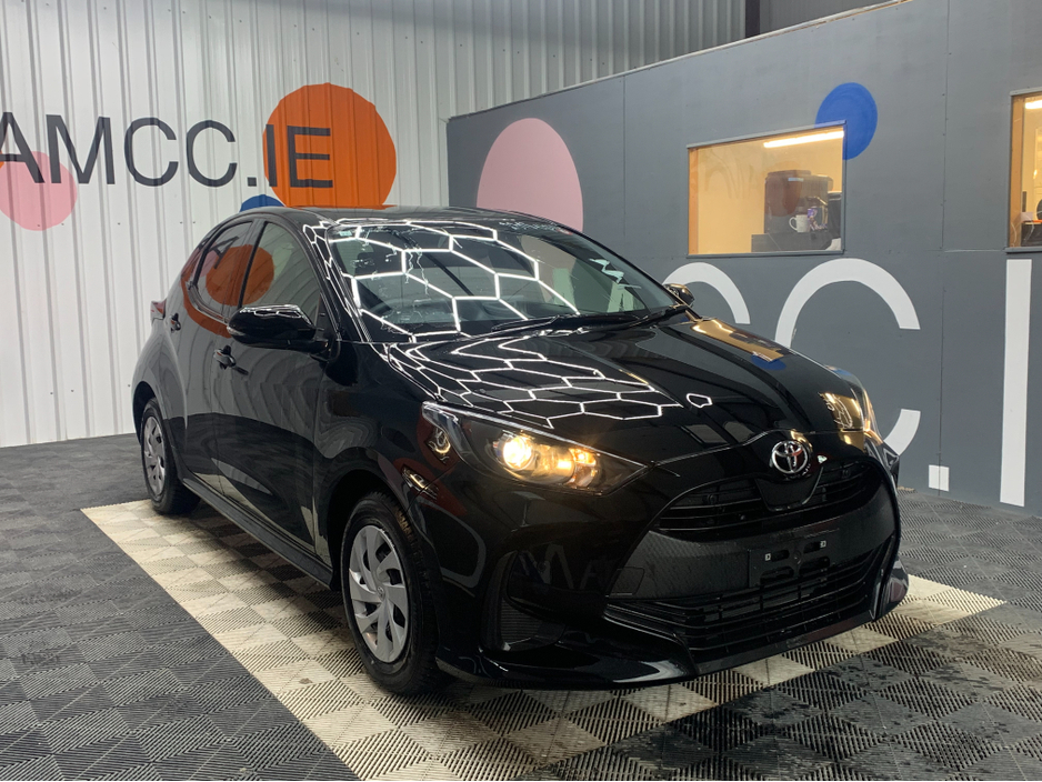 2023 Toyota Yaris 1.0 PETROL AUTOMATIC / 9k KMs / Reverse Camera €21,950