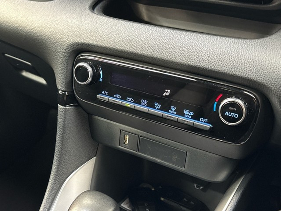 2021 Toyota Yaris HYBRID LUNA 4DR AUTO €21,950