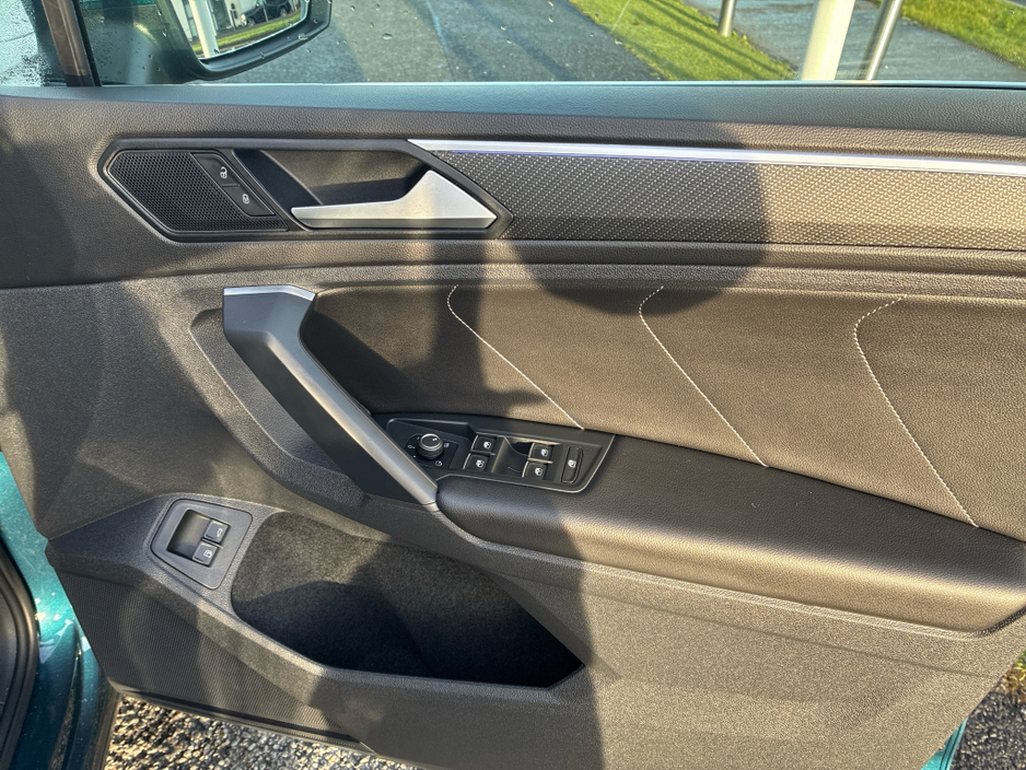 2022 Volkswagen Tiguan R-LINE 1.4 TSI PHEV 2 245HP 5DR