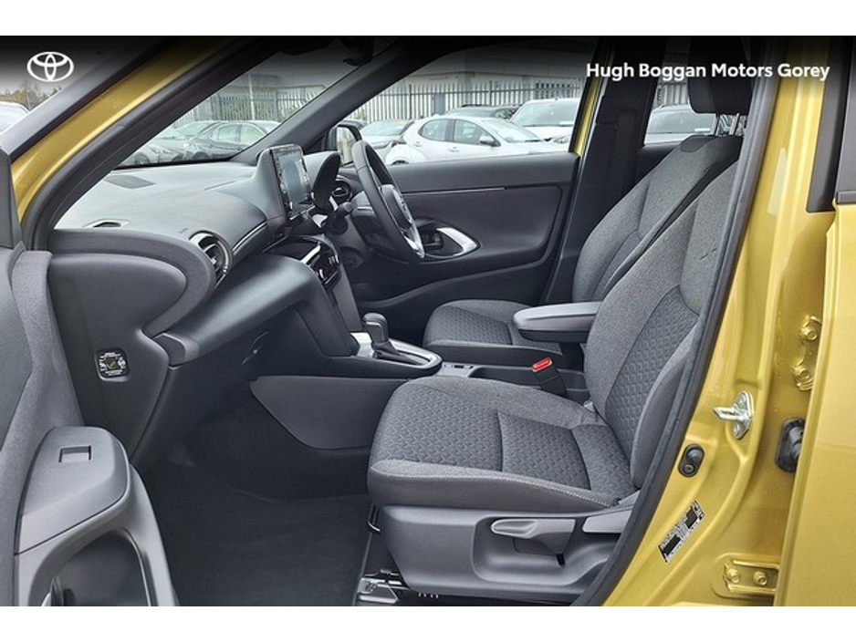 2023 Toyota Yaris Cross CR CROSS LUNA SPORT 4DR AUTO €27,950