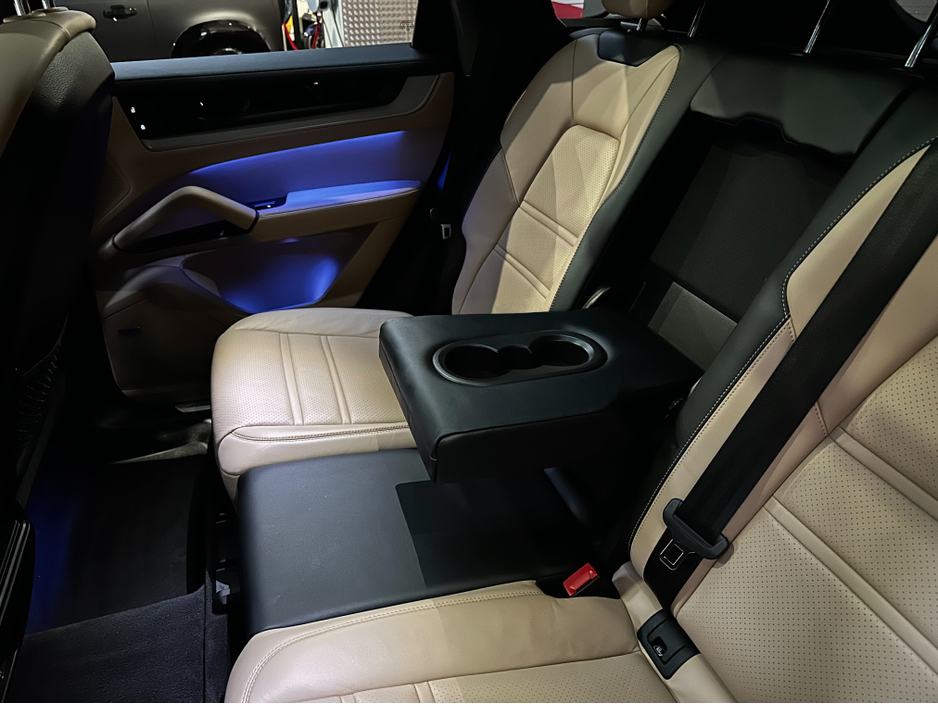 2024 Porsche Cayenne 3.0 V6 E-HYBRID MEGA  SPEC €109,950