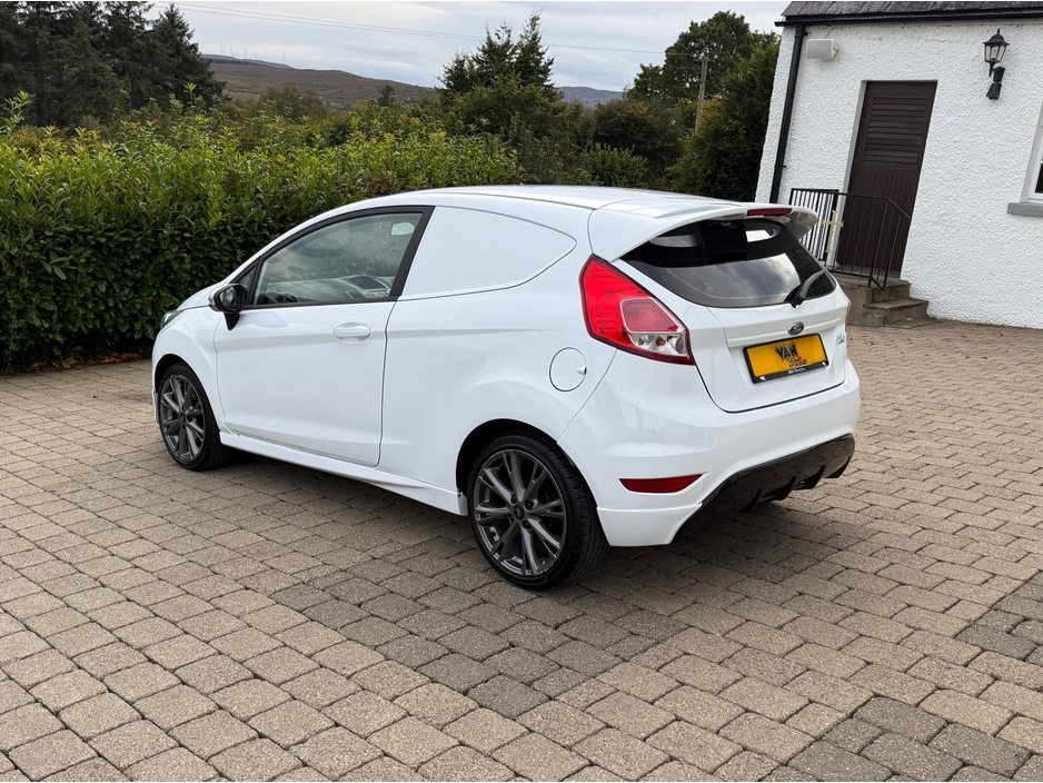 2017 Ford Fiesta 1.5tdci Sport €9,250