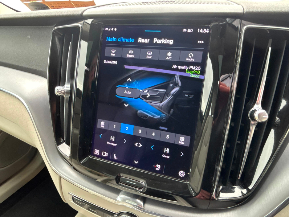 2022 Volvo XC60 B4 AWD MOMENTUM WITH EXTRAS €39,995