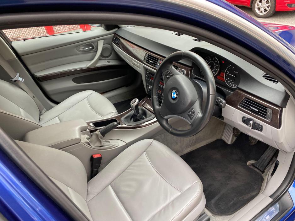 2011 BMW 3 Series D E91 EXCLUSIVE ED TOURING 5DR €8,995