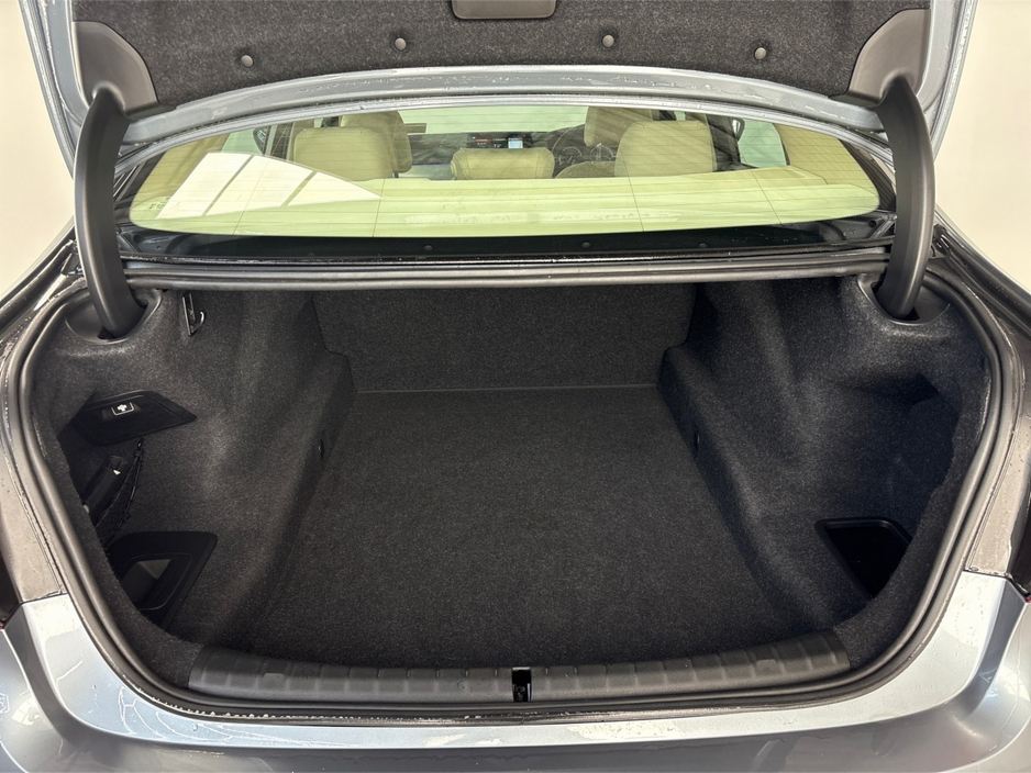 2017 BMW 5 Series SE**MULTIFUNCTIONAL STEERING WHEEL**TOUCH SCREEN MEDIA DISPLAY**PARKING SENSORS**DRIVE MODES**BLUETOOTH**KEYLESS START**FRONT HEATED SEATS**CREAM LEATHER INTERIOR**AMBIENT LIGHTING** €21,995