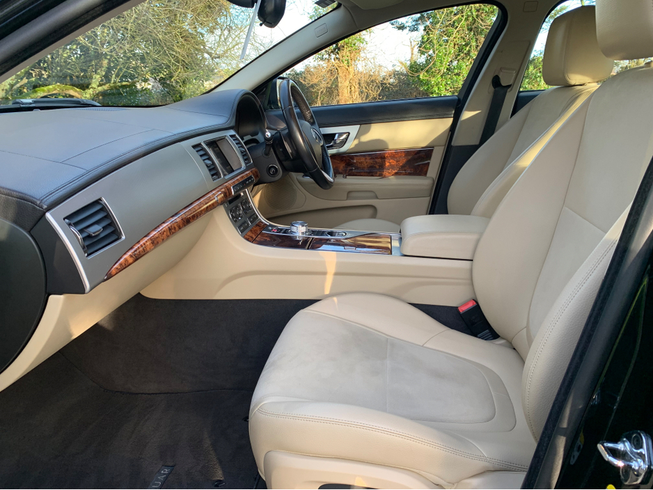 2015 Jaguar XF 2.2 D EC02 163PS 4DR AUTO €10,995