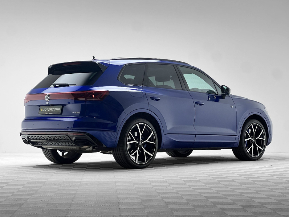2025 Volkswagen Touareg R V6 3.0 TSI PHEV 462HP €89,990