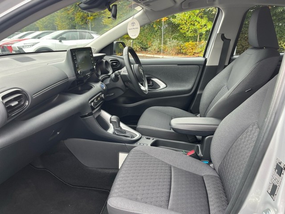 2021 Toyota Yaris YARIS HYB L/SPORT MONO €22,950