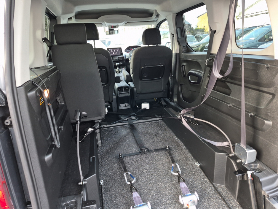 2024 Peugeot Rifter Allure Lowered Floor Wheelchair Access €24,995