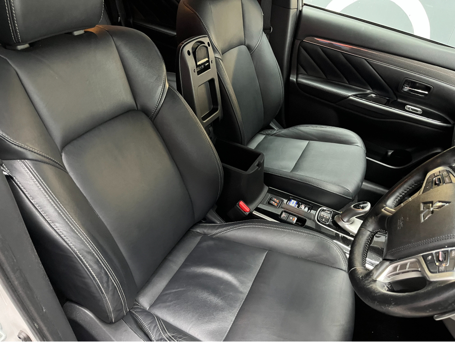 2020 Mitsubishi Outlander €23950! 2020 MITSUBISHI OUTLANDER PHEV G PLUS PACKAGE 2.4 AUTOMATIC / CRUISE CONTROL / 360° PARKING CAMERA / ELECTRIC HEATED SEATS / HEATED STEERING WHEEL / PADDLE SHIFTERS €23,950