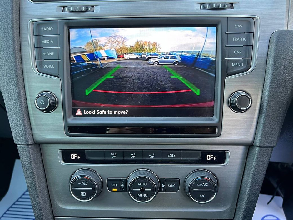 2016 Volkswagen Golf 1.2 TSI AUTO * PRISTINE CONDITION* // ONLY 10, 846 KM FROM NEW // APPLE CARPLAY/ANDROID AUTO // DUAL ZONE CLIMATE CONTROL €14,900