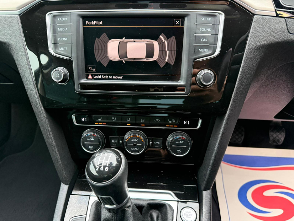 2016 Volkswagen Passat HIGHLINE 1.6 TDI MANUAL 6SPEED FWD 120HP 4DR , 1/2 Leather Seats , Heated Seats , privacy Glass , Cruise Control , Climate Control , stunning car , serviced , tested , warranty & Finance €14,950