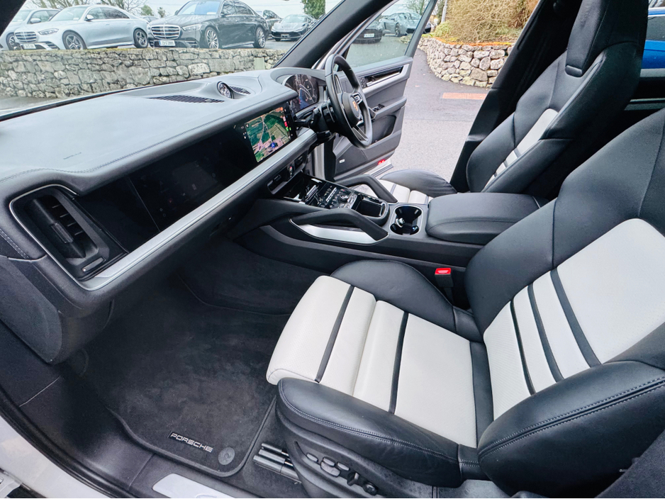 2024 Porsche Cayenne 3.0 V6 E-HYBRID AUTO==HUGE SPEC==COST €153K NEW== €116,950