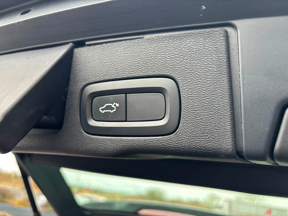 2022 Volvo XC60 B4 AWD MOMENTUM WITH EXTRAS €39,995