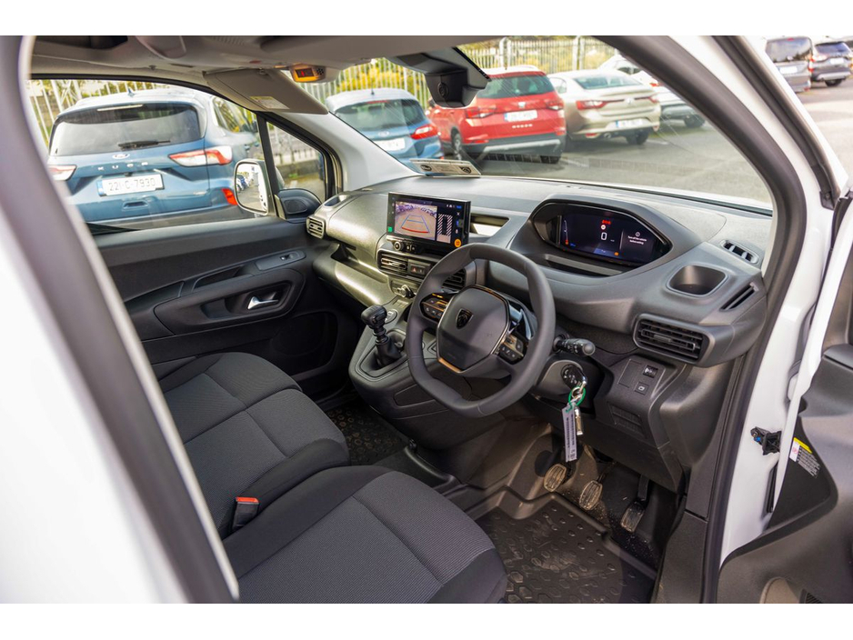 2025 Peugeot Partner PARTNER PROF PLUS 1.5 HDI 100 €22,725