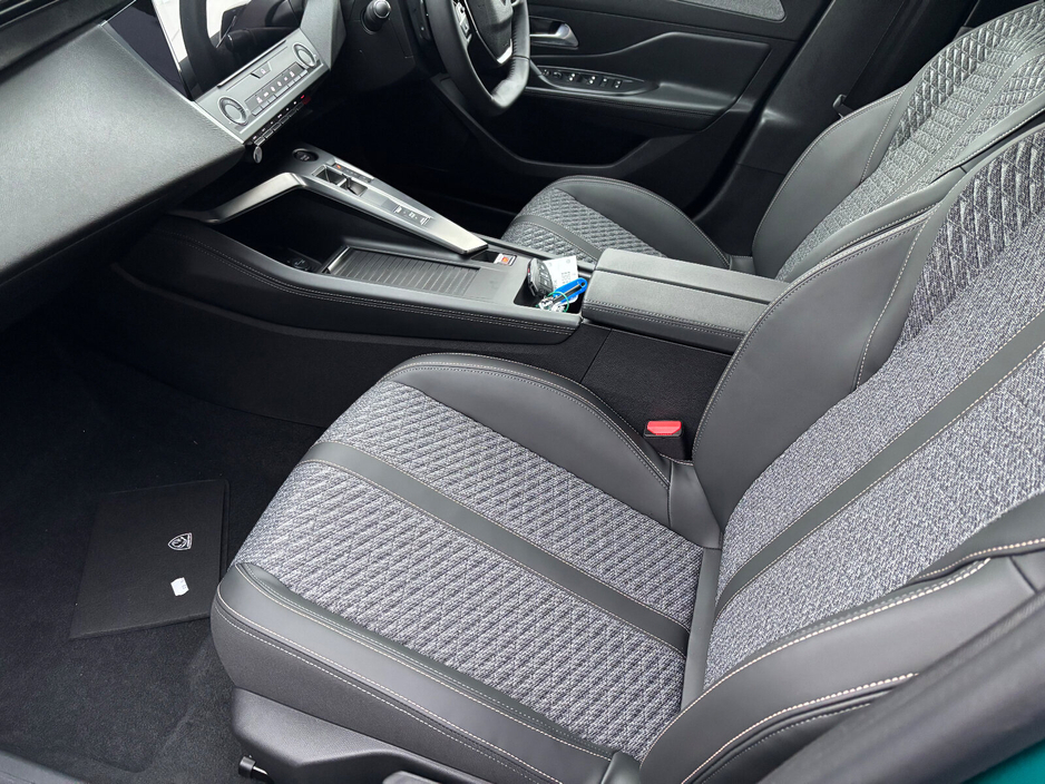 2026 Peugeot 308 1.2 MHEV 145BHP e-DCS6 Allure €35,100