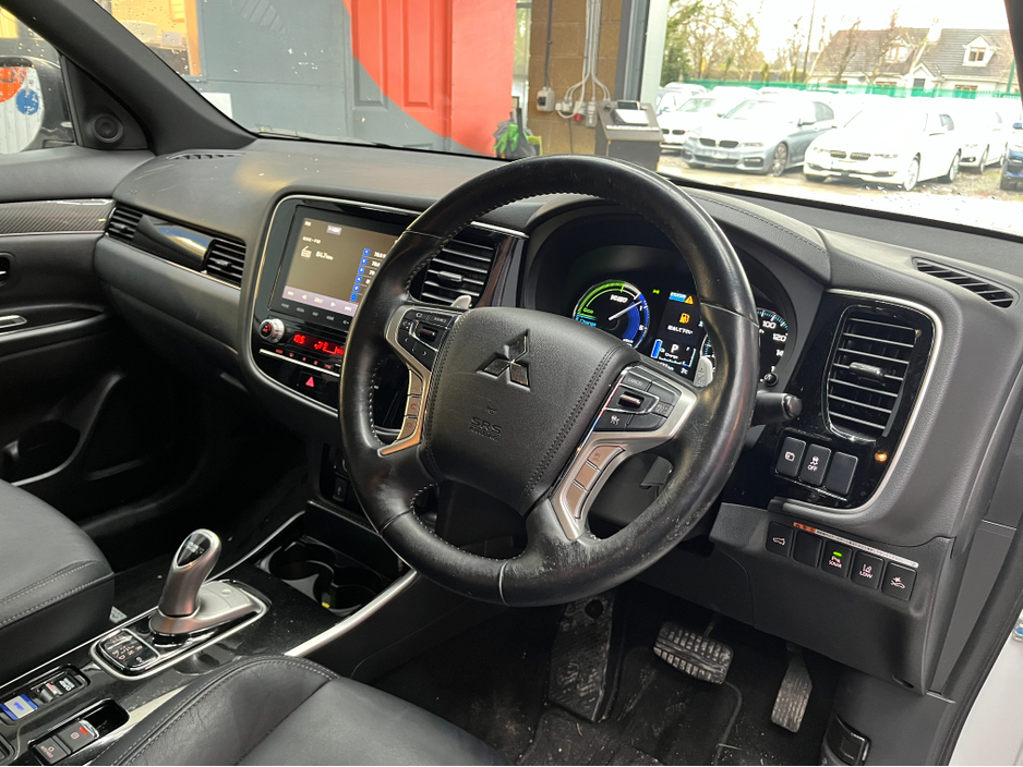 2020 Mitsubishi Outlander €23950! 2020 MITSUBISHI OUTLANDER PHEV G PLUS PACKAGE 2.4 AUTOMATIC / CRUISE CONTROL / 360° PARKING CAMERA / ELECTRIC HEATED SEATS / HEATED STEERING WHEEL / PADDLE SHIFTERS €23,950
