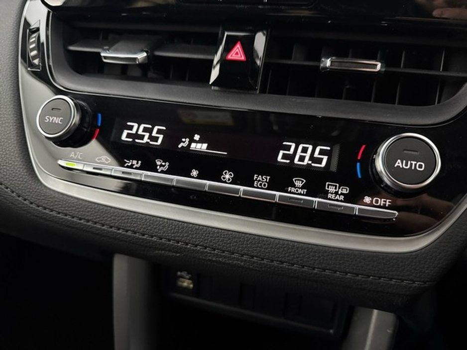 2023 Toyota Corolla Cross LUNA Hybrid €31,950