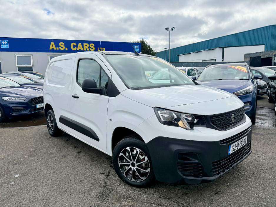 2019 Peugeot Partner ACTIVE 1.6 BLUEHDI 650KG ** 3 SEATER ** 1 OWNER IRISH VEHICLE **  FULL MAIN DEALER HISTORY ** NEW MODEL ** PRICE PLUS VAT ** €7,995