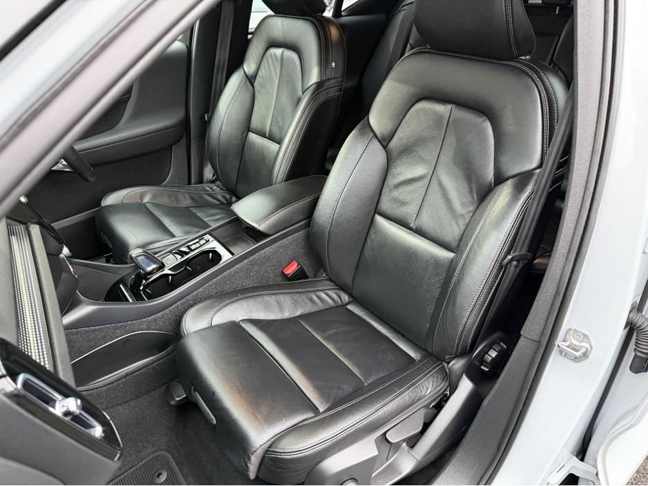 2021 Volvo XC40 R-DESIGN T5 RECHARGE//FULL LEATHER//FULL VOLVO SERVICE HISTORY//GREAT SPECIAL//SIMI AND AA DEALER €31,950