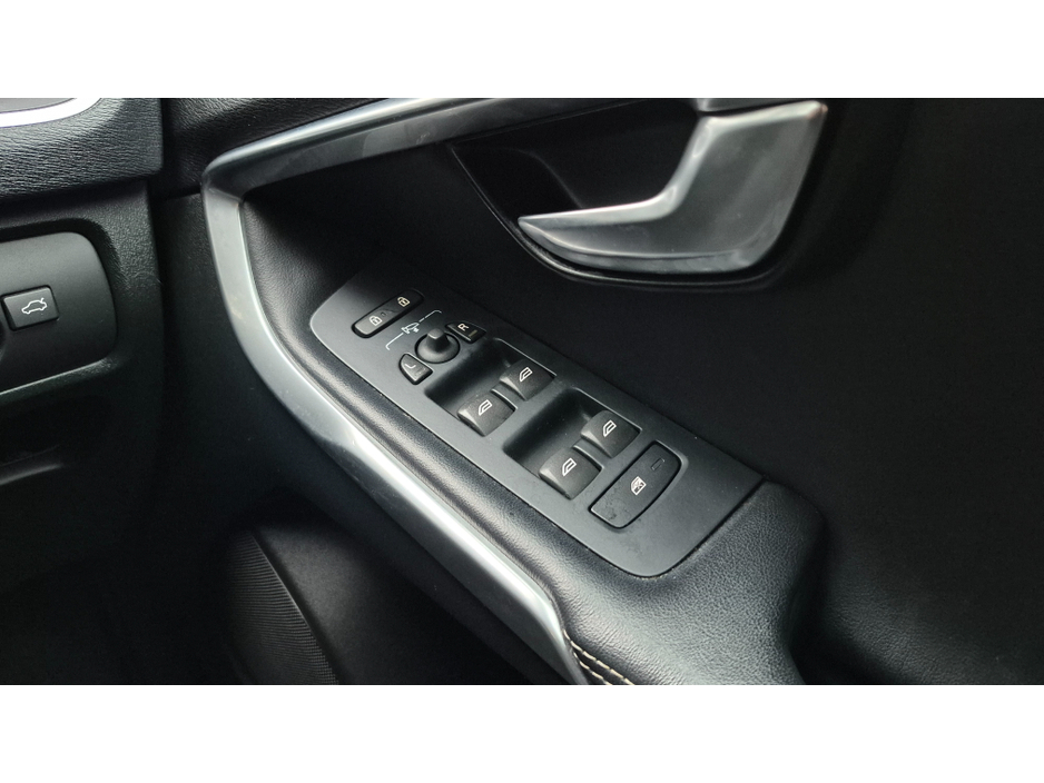 2016 Volvo V40 2.0 D2 R-DESIGN 120BHP 5DR 40 SERIES €8,250