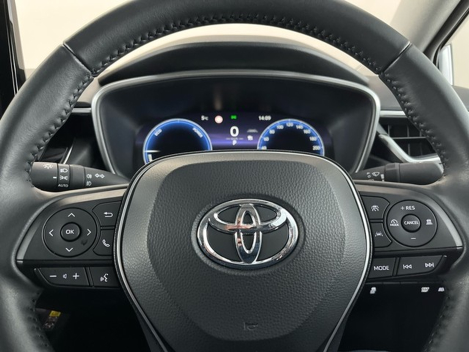 2025 Toyota Corolla LunaSport Hybrid €33,950