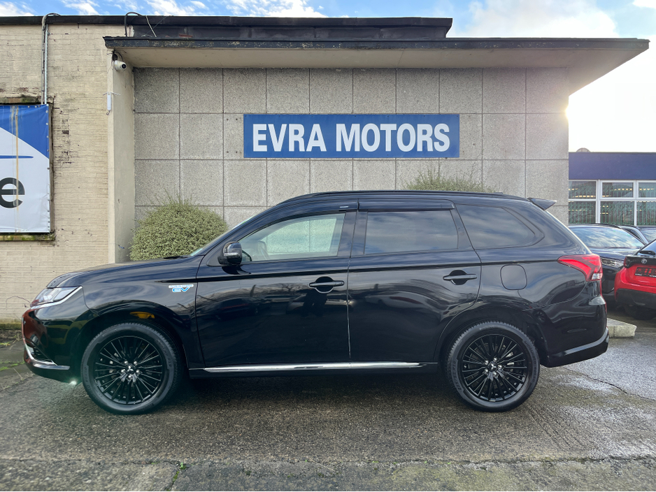 2021 Mitsubishi Outlander 4WD BLACK EDITION PLUG IN HYBRID 2.4 PETROL //HALF LEATHER HEATED SEATS AND STEERING WHEEL//REVERSE CAMERA//KEYLESS ENTRY//ADAPTIVE CRUISE CONTROL// €27,950