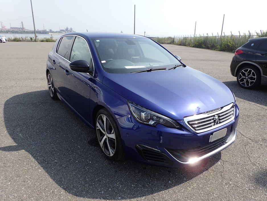 2017 Peugeot 308 GT 2.0 HDI DIESEL 180 BHP AUTOMATIC // GENUINE GT TOP SPEC CAR // GT SUEDE SPORTS BUCKET SEATS // REVERSING CAMERA // GT FLAT BOTTOM SPORTS STEERING WHEEL €17,950
