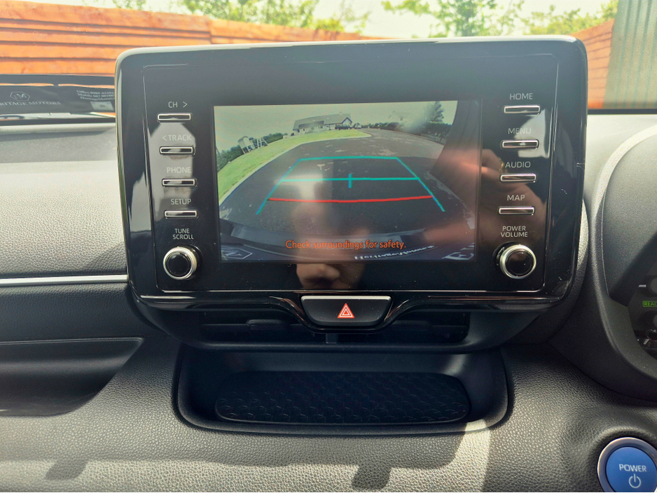 2022 Toyota Yaris HYBRID LUNA 4DR AUTO €16,495