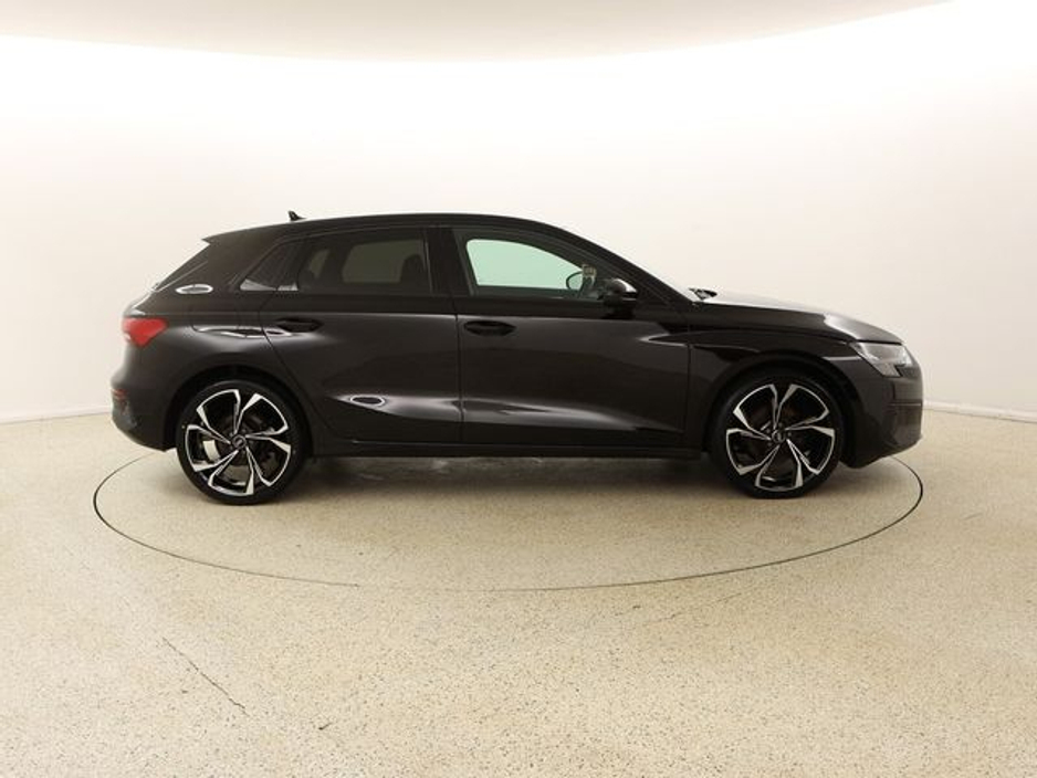 2022 Audi A3 35 TDI 150HP S tronic SE €24,750