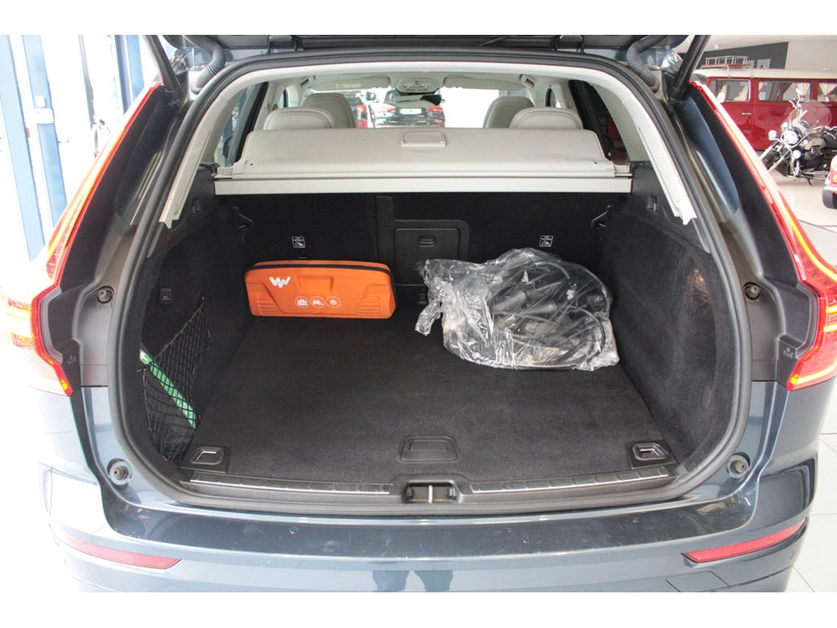 2021 Volvo XC60 T6 Inscription Expression €38,899