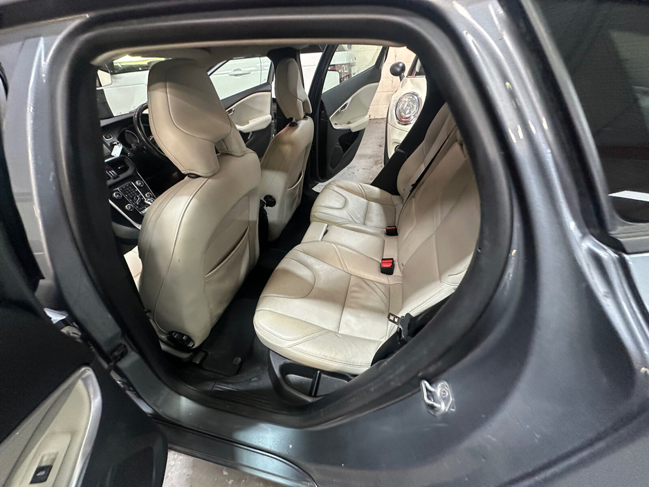 2019 Volvo V40 D3 (150hp) Momentum Edition Geartronic €15,888