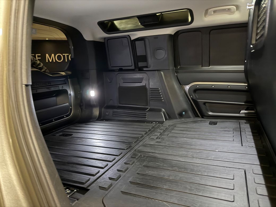 2023 Land Rover Defender 3.0 D300 SE COMMERCIAL 3 SEATER N1=LOW MILES//HUGE SPEC//1 OWNER=FULL LAND ROVER SERVICE HISTORY=TAILORED FINANCE PACKAGES AVAILABLE=TRADE IN'S WELCOM €59,995