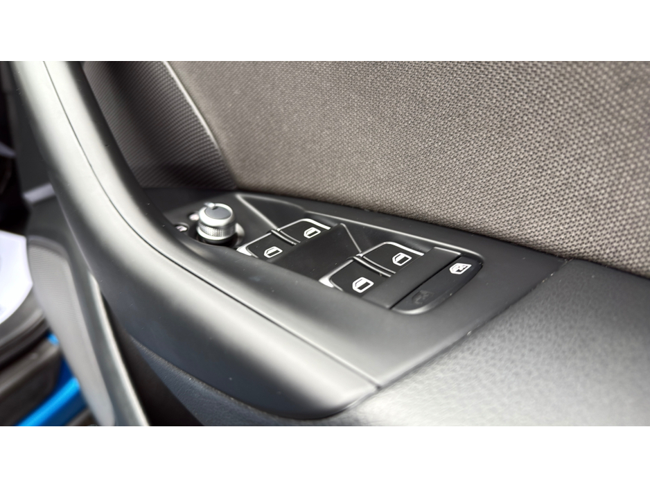 2017 Audi Q3 *S-LINE SPEC* AUTO / 76,000KM / AUTO / ELECTRIC BLUE COLOUR / 12MONTH WARRANTY €21,900