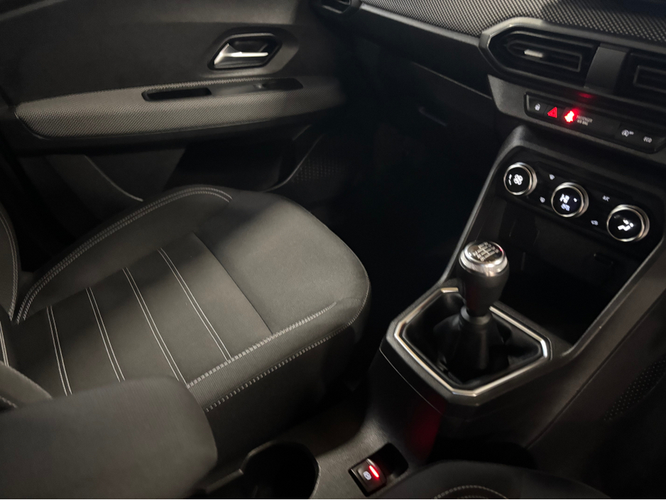 2023 Dacia Jogger COMFORT TCE 110 5DR 7 seater €16,999