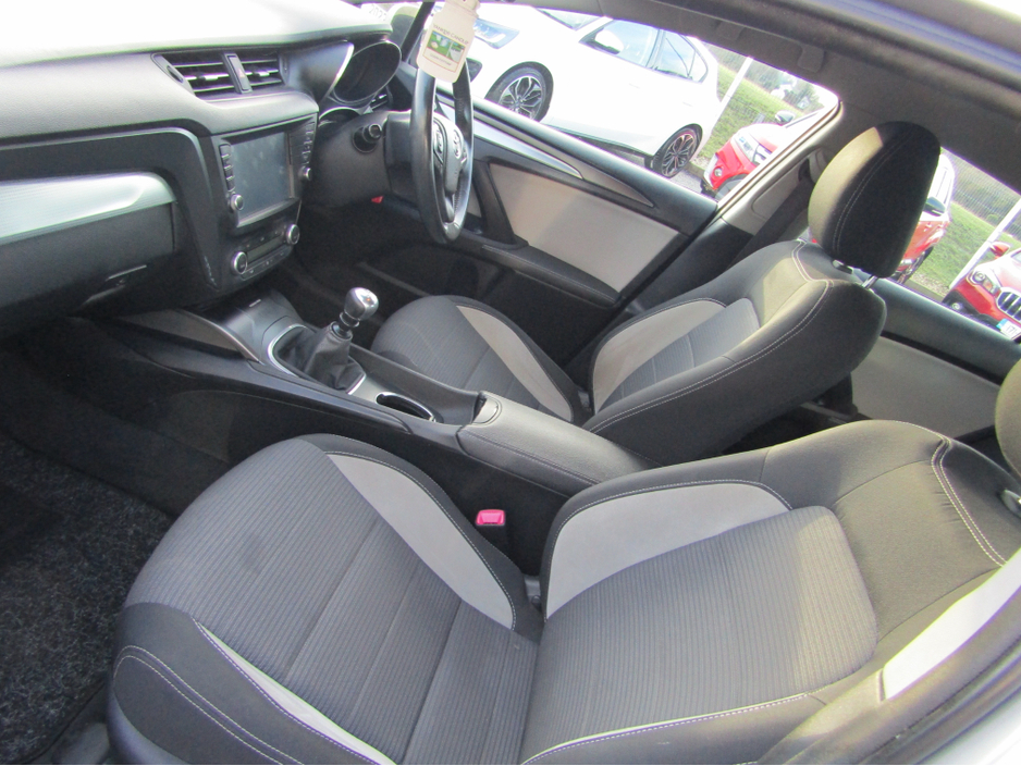 2016 Toyota Avensis 2.0 D-4D BUSINESS EDITION OVERMOUNT 143PS S/S 4 4DR