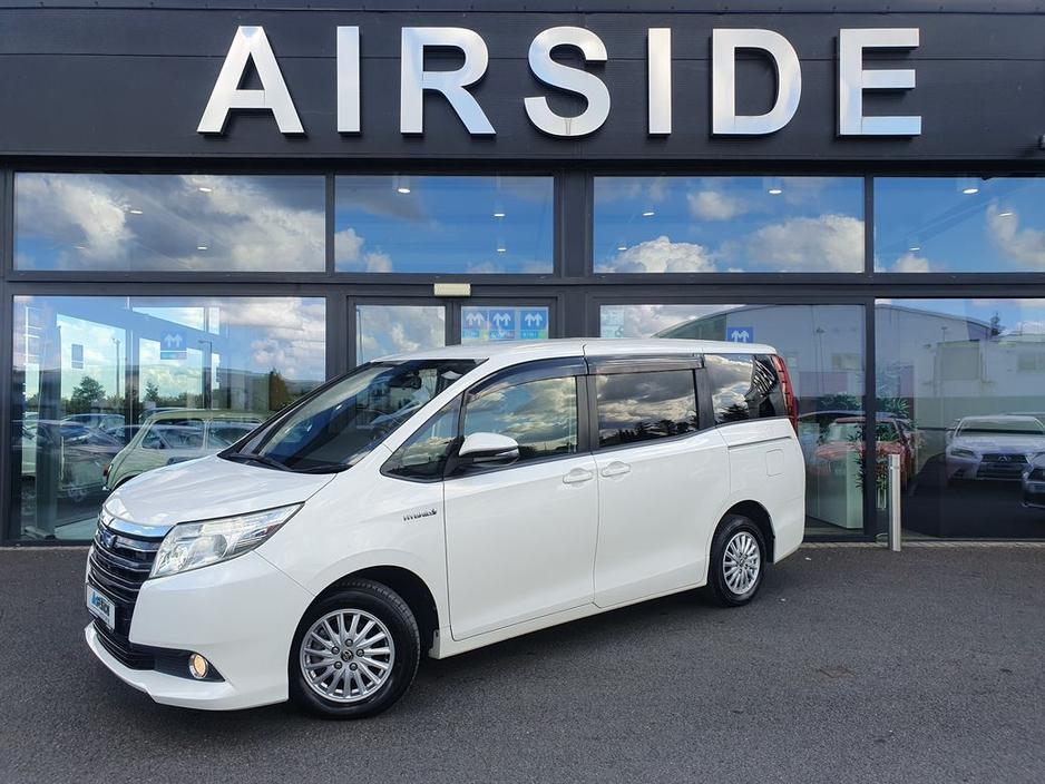 2014 Toyota Noah 7 SEATER * 1.8 SELF CHARGING HYBRID €16,950