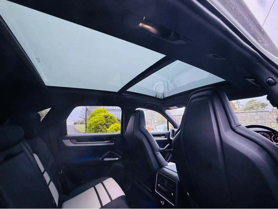 2024 Porsche Cayenne 3.0 V6 E-HYBRID AUTO==HUGE SPEC==COST €153K NEW== €116,950