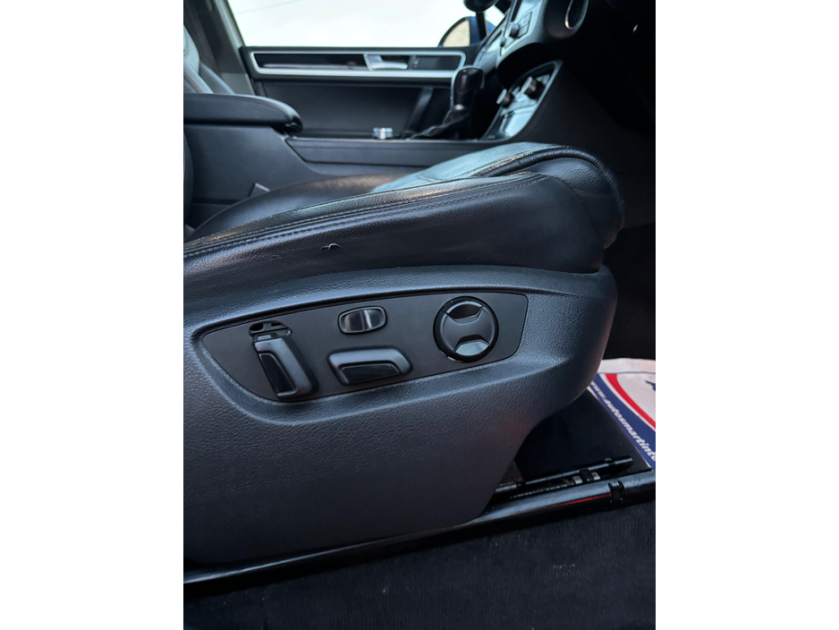 2017 Volkswagen Touareg V6 R-LINE + TDI B PLUS BLUEMOTION TECHNOLOGY €22,950