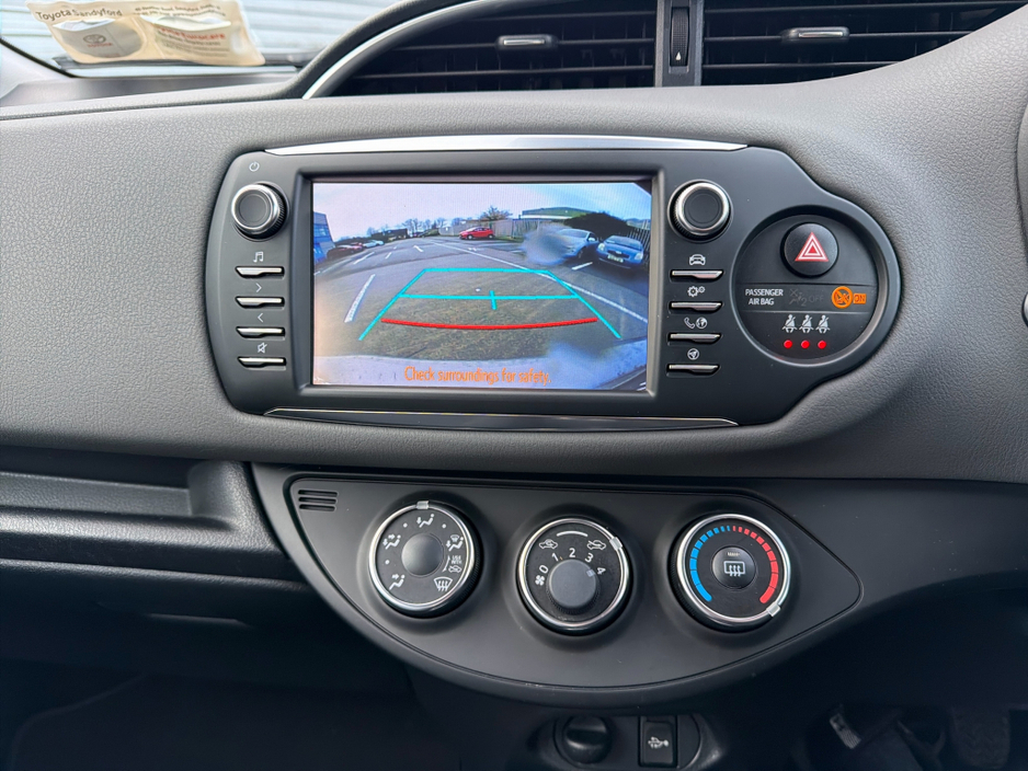 2018 Toyota Yaris 1.0 5DR LUNA // REAR CAMERA // BLUETOOTH // ALLOY WHEELS // FULL WARRANTY €15,945