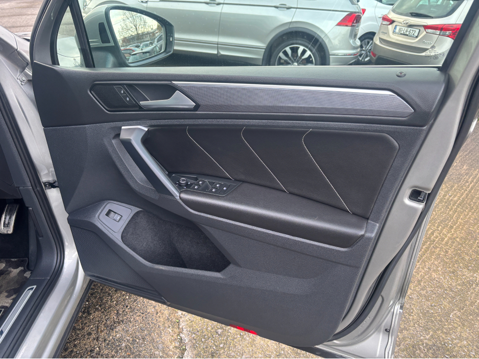 2020 Volkswagen Tiguan R-LINE 4MOTION AUTOMATIC 2.0 DIESEL //LOW MILES//HIGH SPEC//360 PARKING CAMERAS//HEATED FRRONT AND REAR SEATS//HEAD UP DISPLAY// €34,950